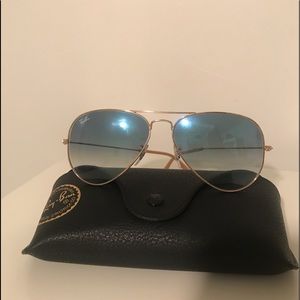 Medium frame size Ray Bans